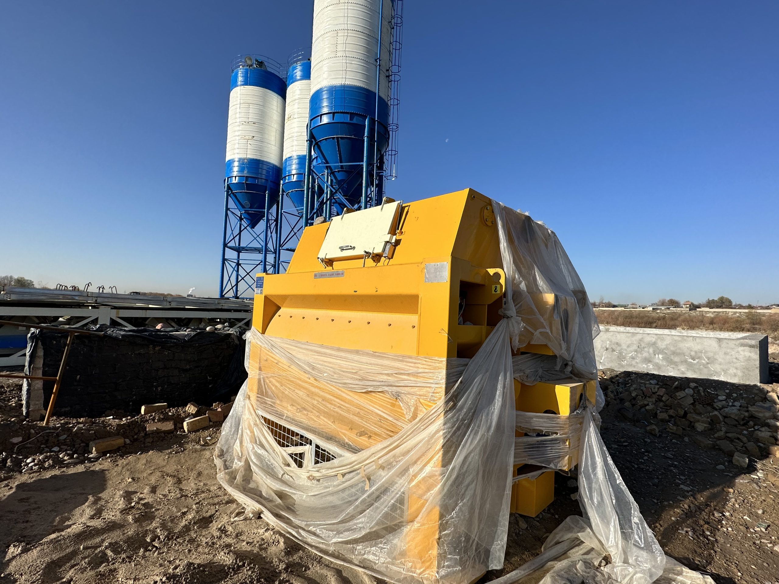 JS2500 concrete mixer structure and components