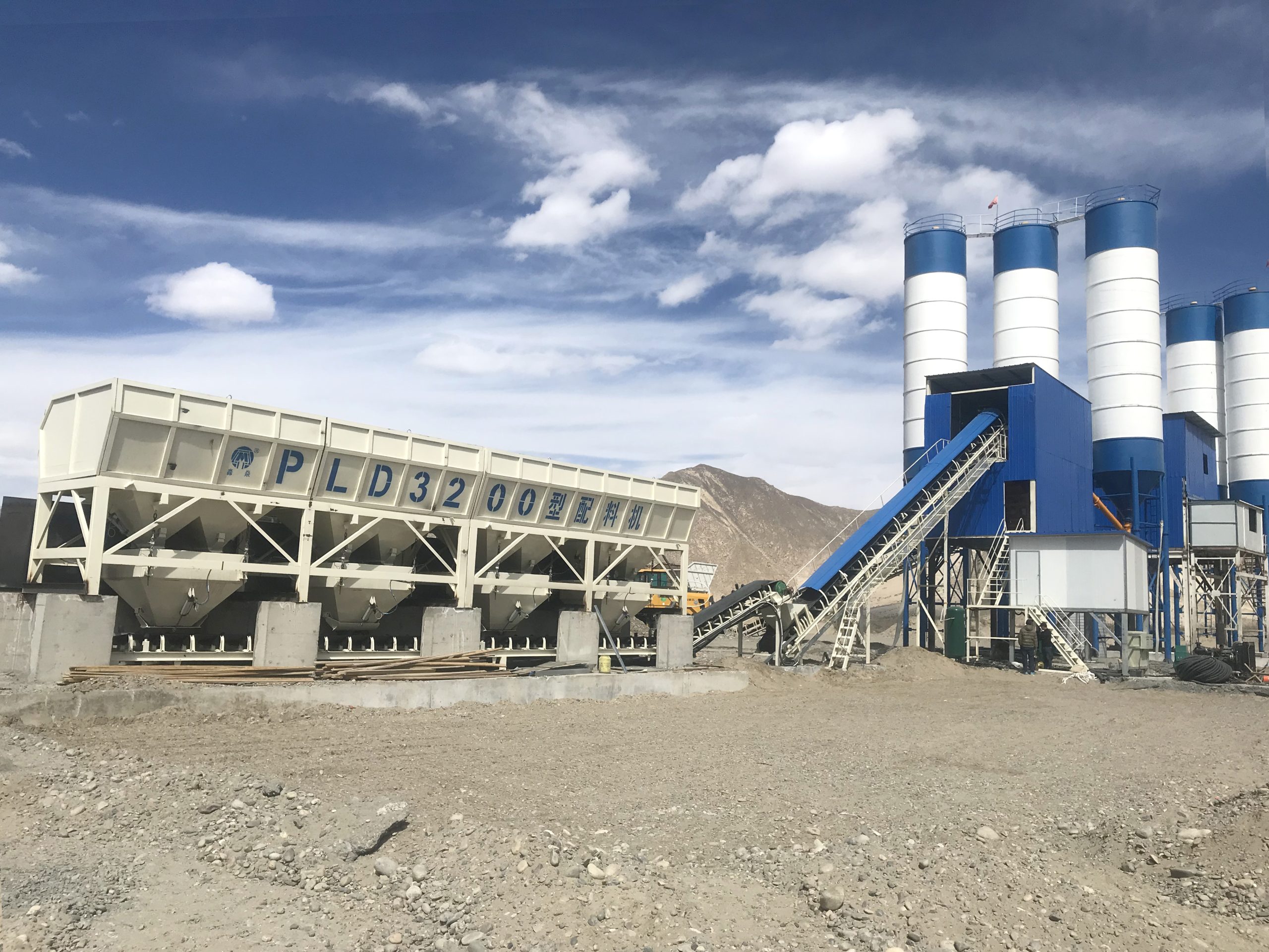 HZS120 stationary concrete batching plant